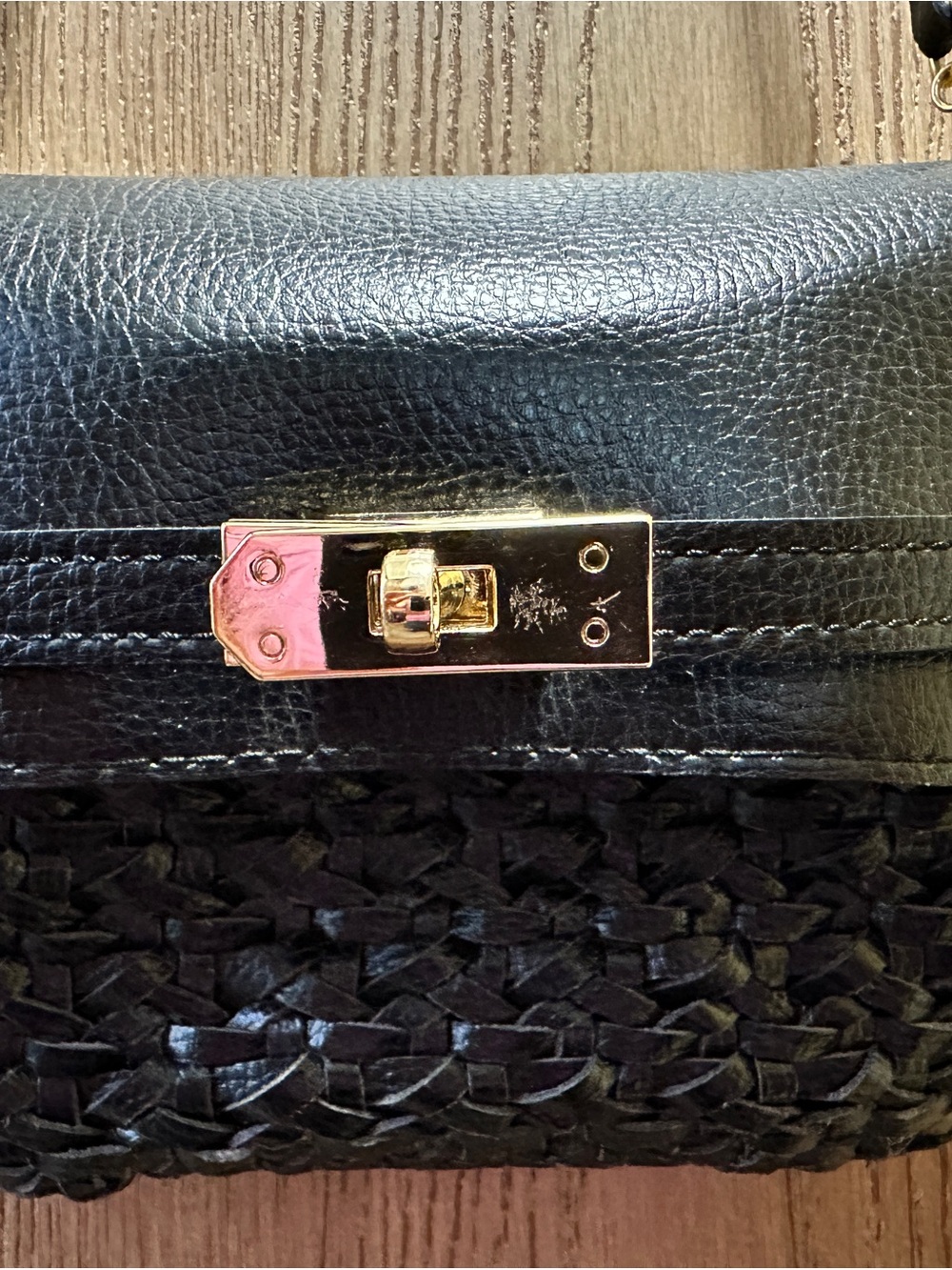 Serpui Black Woven Leather Crossbody bag with Gold Turn-Lock - Picture 8 of 15